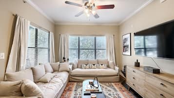 Apartment, 4 Bedrooms (241708) | Living area