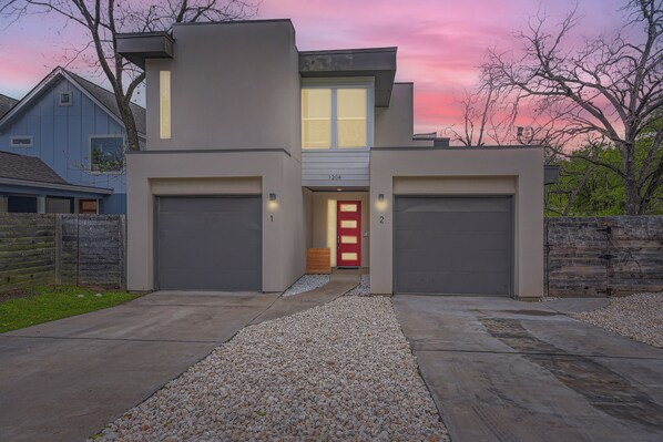 Exterior - Off The Hook Austin + Chic 2Br Retreat + Firepit (Austin)