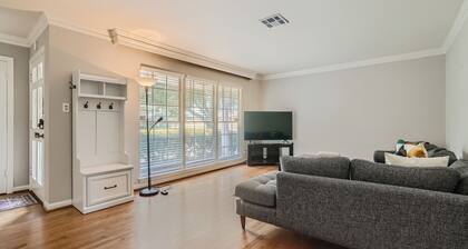 Elegant 3 Br Bungalow Oasis + Pool In Prime Location