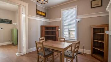 House, 2 Bedrooms (179247) | Dining room