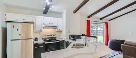 House, 3 Bedrooms (265881) | Private kitchen | Electric kettle, toaster