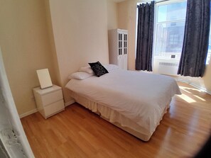 1 kamar tidur, setrika/meja setrika, Wi-Fi gratis, dan seprai linen
