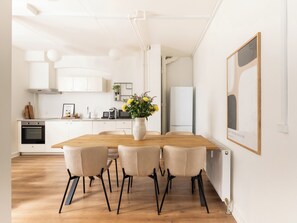 Apartamento, 5 habitaciones, vistas a la ciudad | Comedor