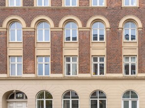 Apartment, 5 Bedrooms, City View | Front of property