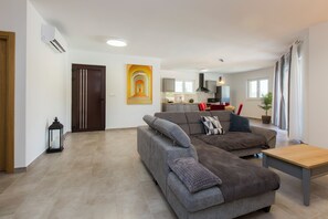 Smart TV, table football - Villa Xenia CO2 Neutral, A+ Energy Efficient (Topid)