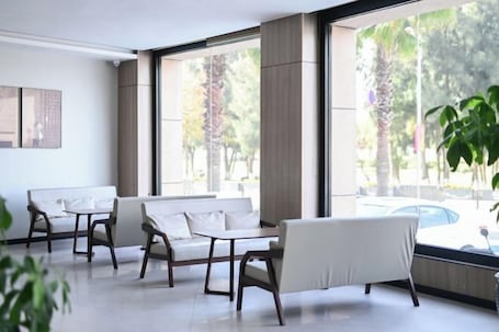 Interior. Rest Yizhi Hotel (Wenzhou Dongtou Passenger Terminal)
