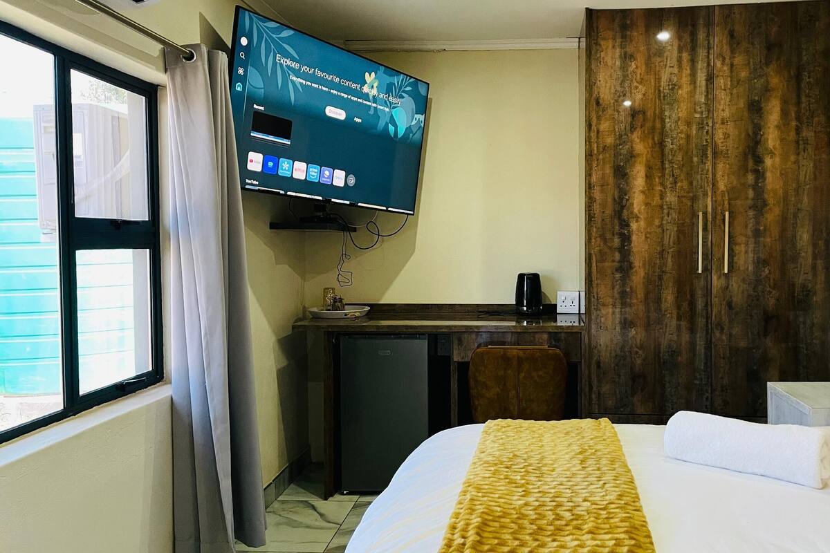 Casa conforto, em dormitório misto, vista para a piscina, ao lado da piscina | Área de estar