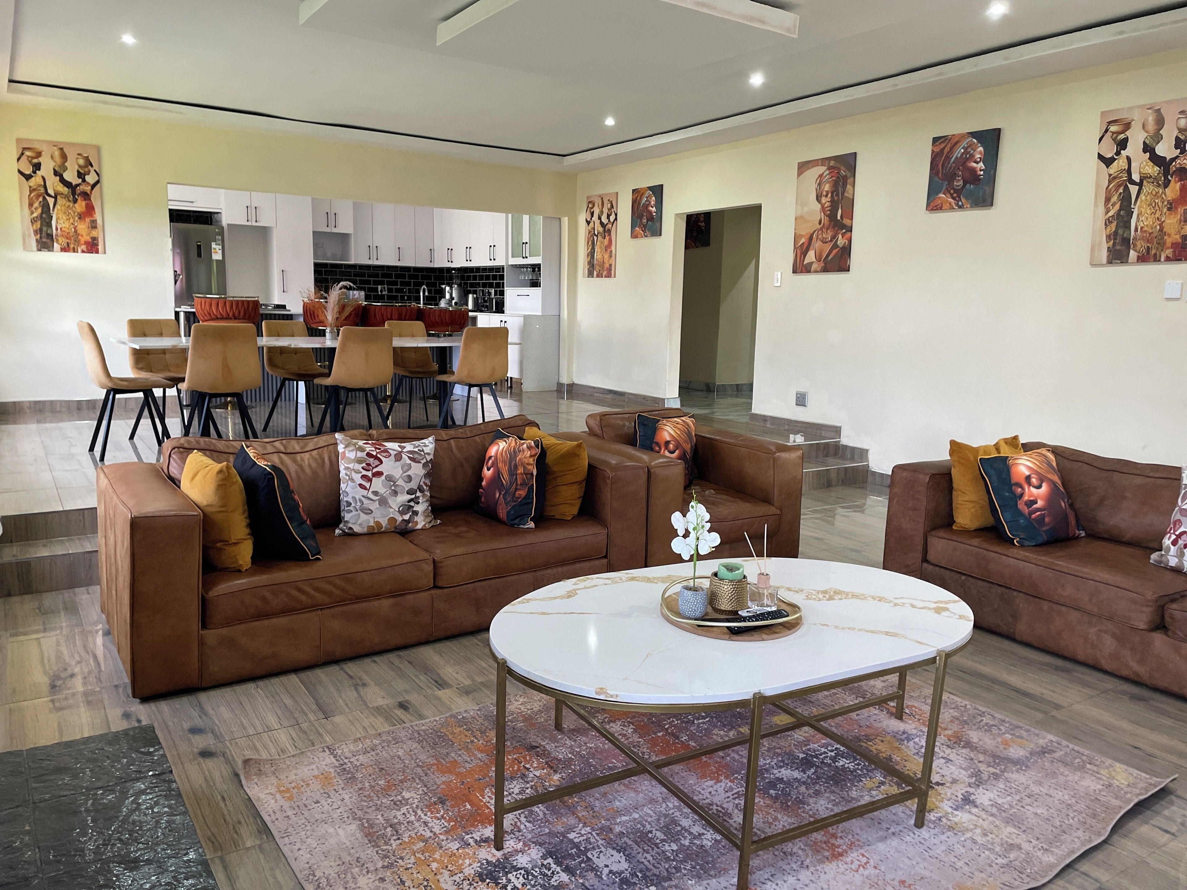 舒适别墅, 男女混合宿舍, 泳池景观, 池畔 | 客房内用餐