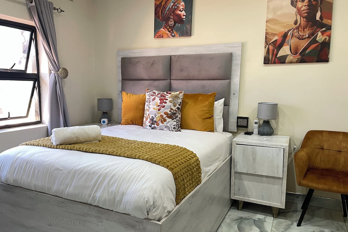 Desk, iron/ironing board, free WiFi