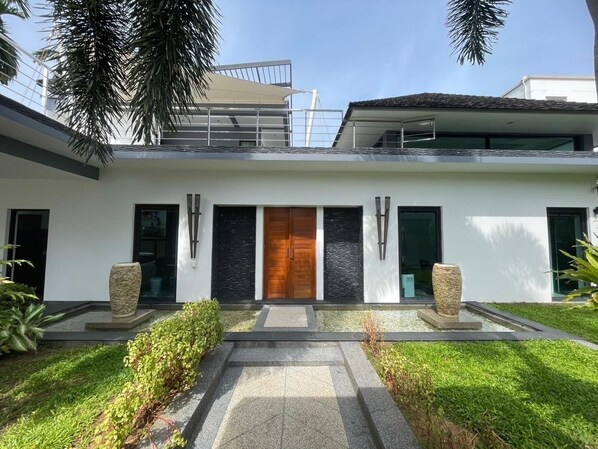 Exterior - Tropical Haven 4 Bedroom Pool Villa (Choeng Thale)