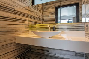 Luxury Villa, Balcony, Garden View | Bathroom | Free toiletries, hair dryer, bathrobes, towels - Tropical Haven 4 Bedroom Pool Villa (Choeng Thale)