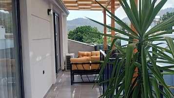 Apartment, Mountain View | 2 bedrooms, in-room safe, laptop workspace, soundproofing