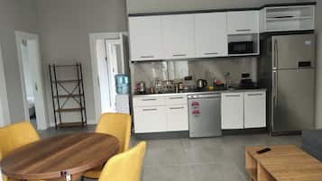 Apartment, Mountain View | 2 bedrooms, in-room safe, laptop workspace, soundproofing