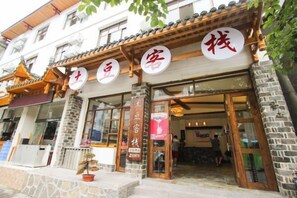 المنشأة من الخارج