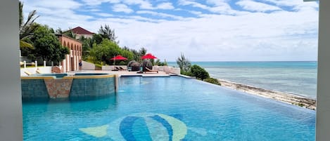 3 outdoor pools, open 7:00 AM to 6:00 PM, pool umbrellas