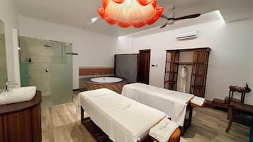 Behandlingsrum för par, djupmassage, klassisk massage och thaimassage