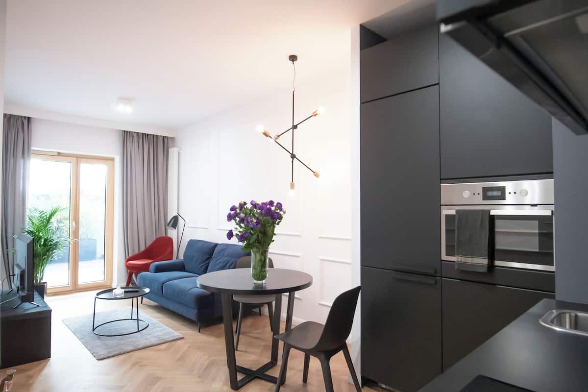 52-cm LED TV with digital channels