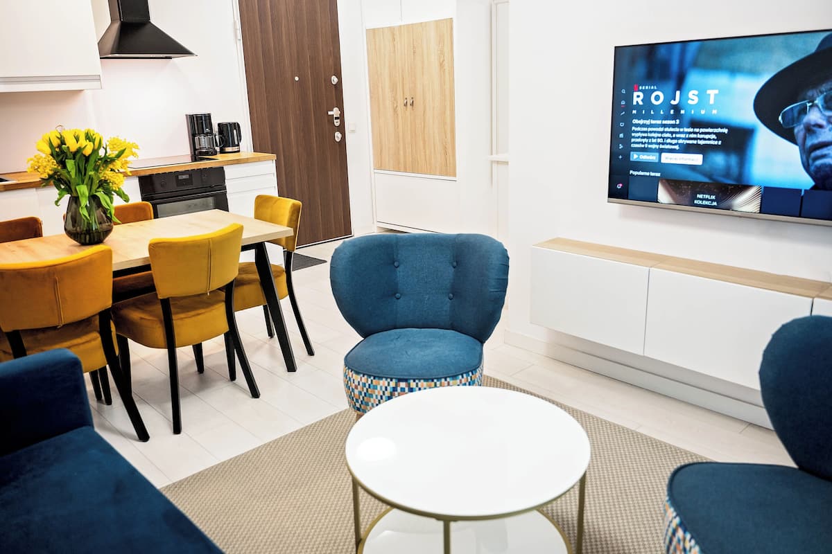 Egyptian cotton sheets, premium bedding, minibar, individually decorated