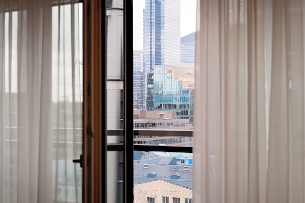 Televisión LED 52 cm con canales de televisión digitales