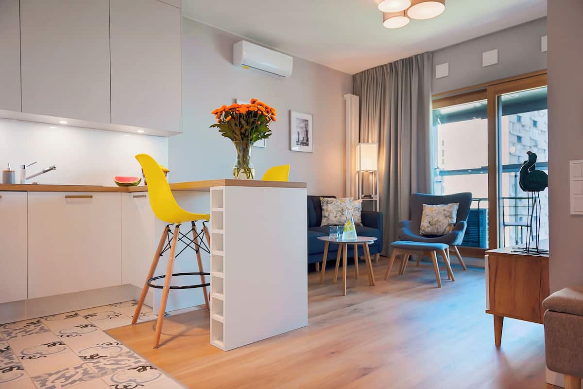 52-cm LED TV with digital channels