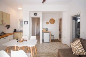 Comfort-Apartment, Strandblick | Eigene Küche | Mini-Kühlschrank, Herdplatte, Hochstuhl