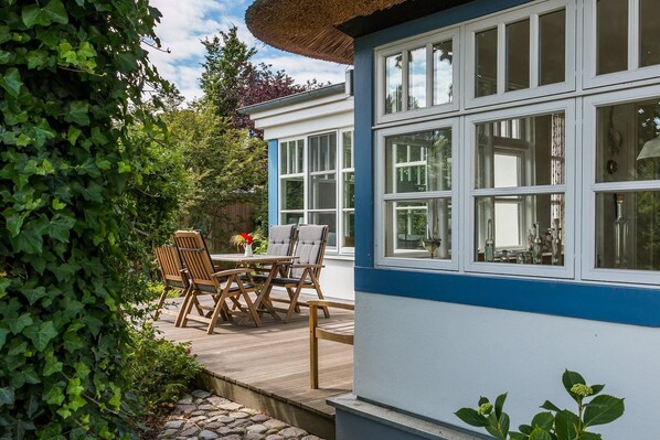 Outdoor dining - Atelierhaus "müller-schoenefeld" (Ostseebad Ahrenshoop)
