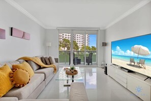 Een televisie en een kantoor