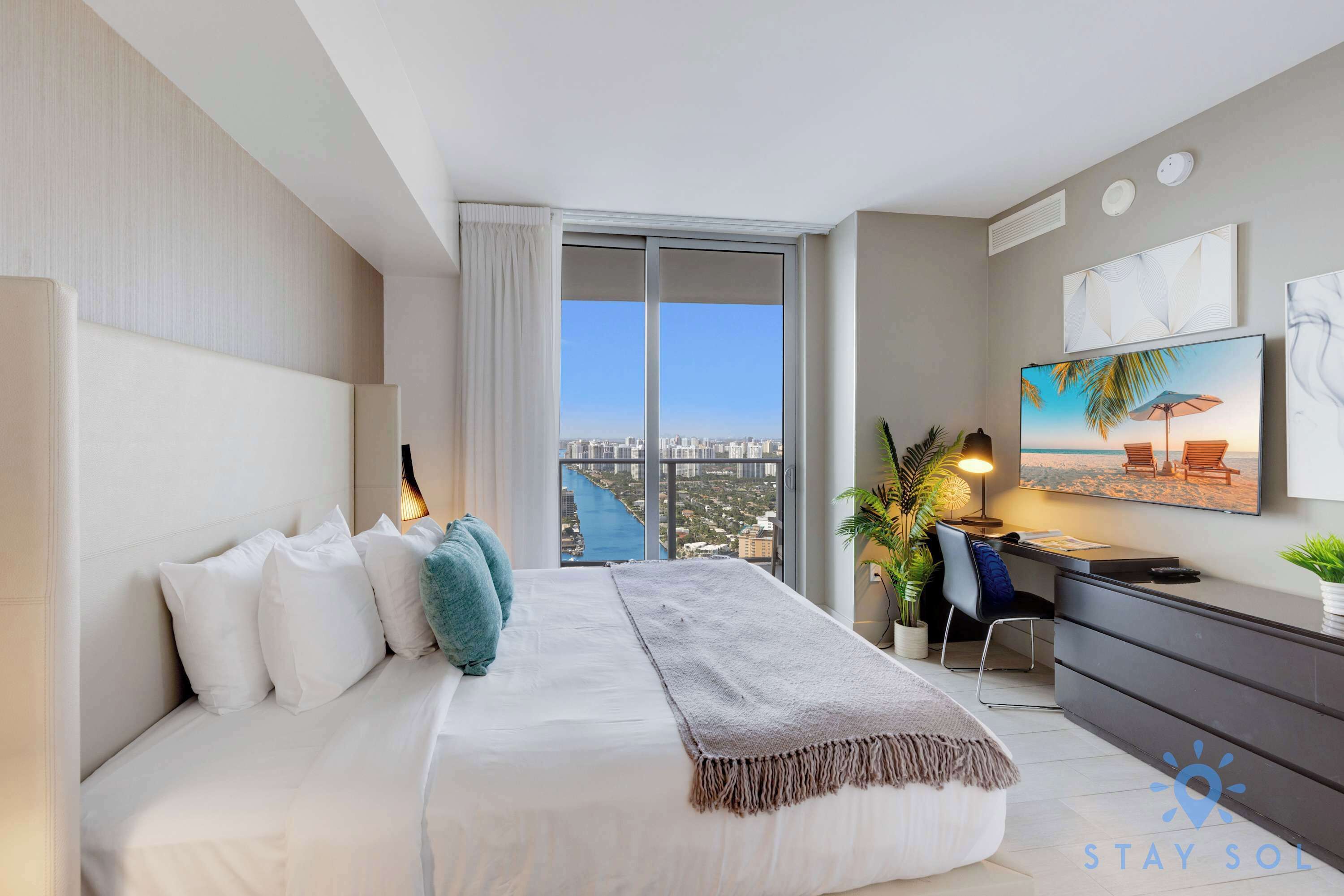 3 camere, una scrivania, ferro/asse da stiro, culla da viaggio