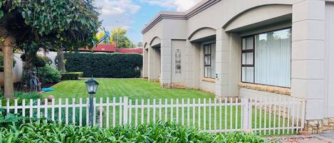 House, 4 Bedrooms, Balcony, Garden View | Property grounds