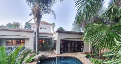 Or Tambo Airport Holiday Home