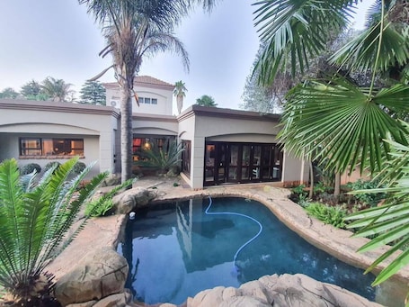 House, 4 Bedrooms, Balcony, Garden View | Pool. Or Tambo Airport Holiday Home