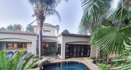 Or Tambo Airport Holiday Home