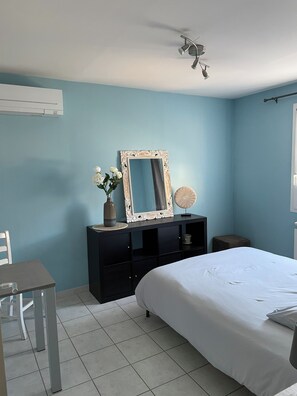 2 bedrooms, desk, iron/ironing board, free WiFi