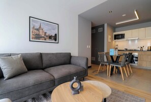 TV, offices - w* | Elegant 2BR w/ Great Deco in San Isidro (San Isidro)