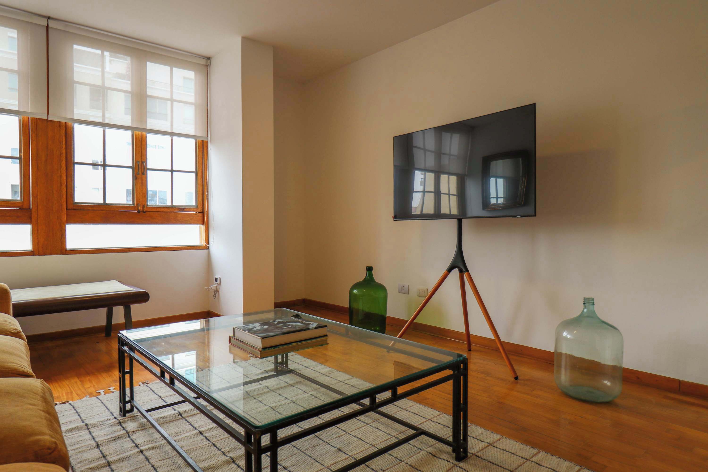 Téléviseur, bureau