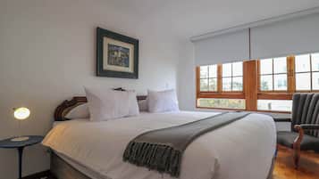 2 bedrooms, iron/ironing board, bed sheets