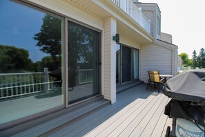 Outdoor dining - Tee Time on Valleyway Drive (Williamsburg)