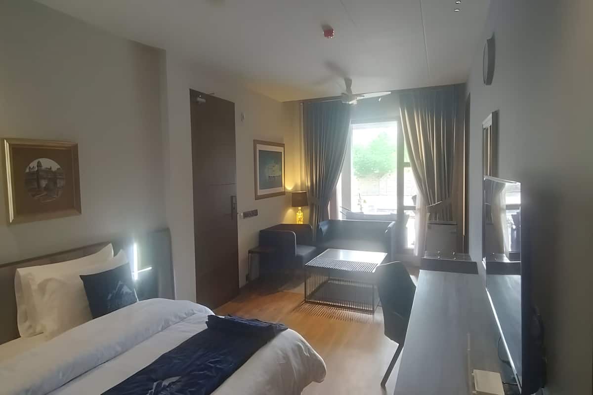 Chambre Deluxe, vue sur la montagne | Bureau, espace de travail pour ordinateurs portables