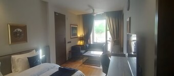 Pinnacle Executive Lodges