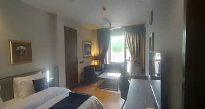 Pinnacle Executive Lodges