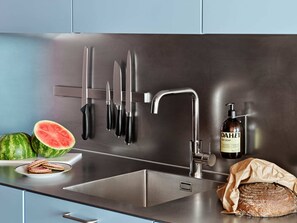 Fridge, oven, stovetop, dishwasher - Whimsical Studio Apartment for 2 (København)