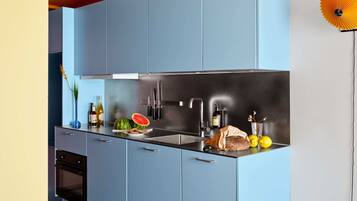 Køleskab, ovn, kogeplade, opvaskemaskine