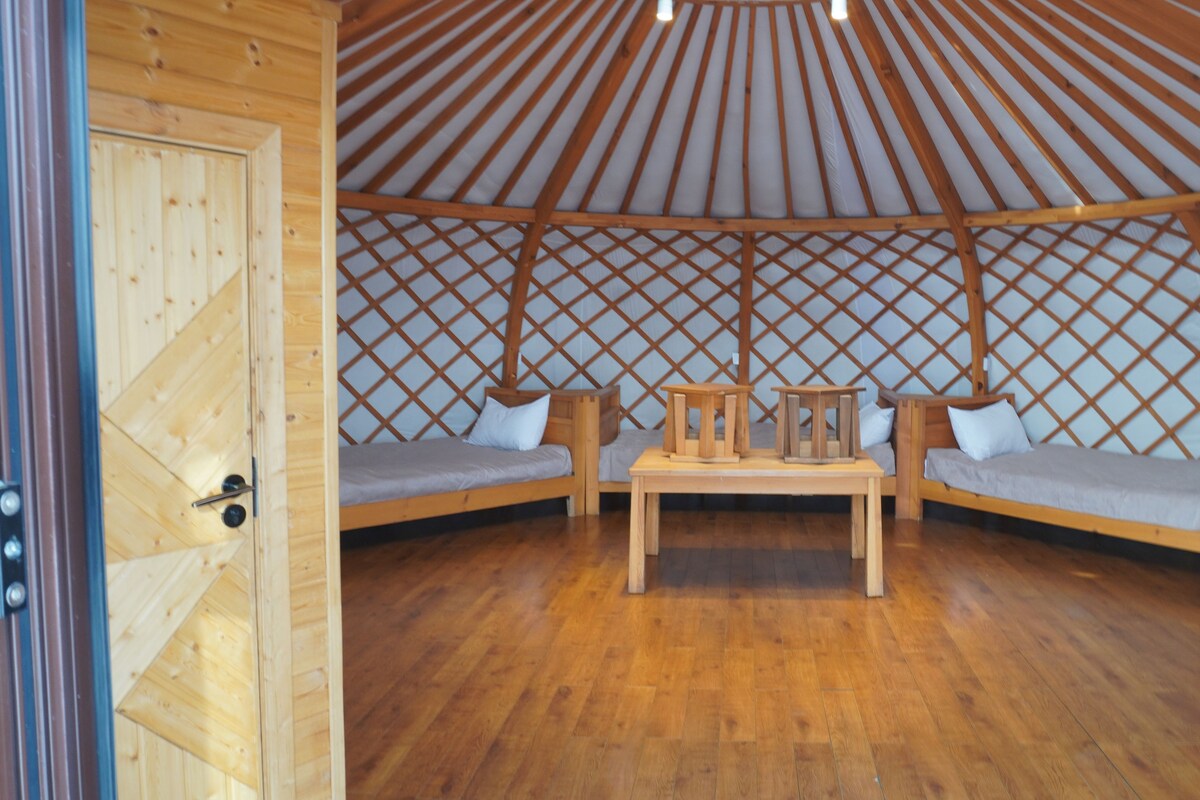 Deluxe Quadruple Room, Balcony, Mountain View | Desk, WiFi (free), bed sheets