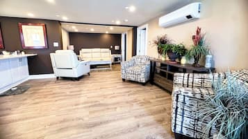Deluxe Apartment | Living area