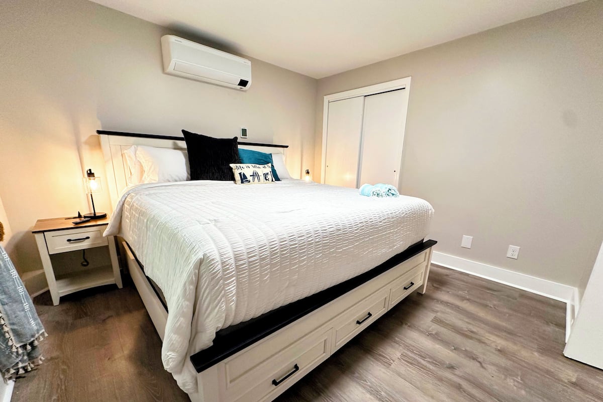 Deluxe Apartment, Beach View | 2 bedrooms, free WiFi