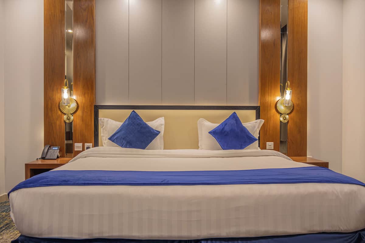 Quarto econômico | Cofres nos quartos, ferros/tábuas de passar roupa