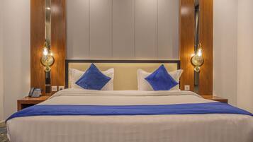 Habitación económica | Caja fuerte y tabla de planchar con plancha