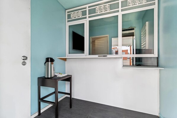 Lobby - Rodeway Inn & Suites North Hollywood Burbank Airport - Universal Area (North Hollywood)