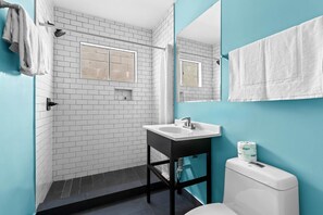 Standard Room, Multiple Beds, Non Smoking - Rodeway Inn & Suites North Hollywood Burbank Airport - Universal Area (North Hollywood)