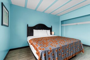 Standard Room, Multiple Beds, Non Smoking - Rodeway Inn & Suites North Hollywood Burbank Airport - Universal Area (North Hollywood)